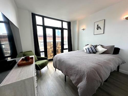 Huge Modern 2 bedroom in Little Italy, New York (photo 9)