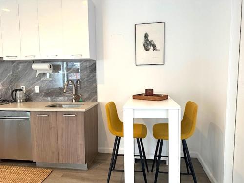 Huge Modern 2 bedroom in Little Italy, New York (photo 10)