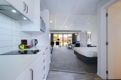 Kitchen, The Garden Hotel in Shirley