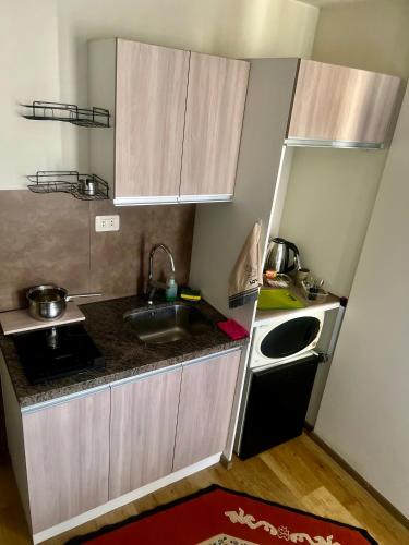 ห้องครัว, Moderno y cómodo estudio con espacio de trabajo (Moderno y comodo estudio con espacio de trabajo) in โคชาบัมบ้า