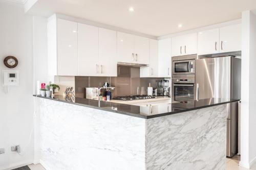 Gorgeous 2-Bed Unit near Riverside Parks - image 7