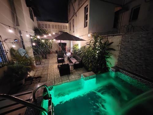 Private House with Pool, AC, BBQ, Fast Wi-Fi, Pet & Family Friendly, Near Colonial Zone, Mirador Sur Park & Ocean, in Santo Domingo