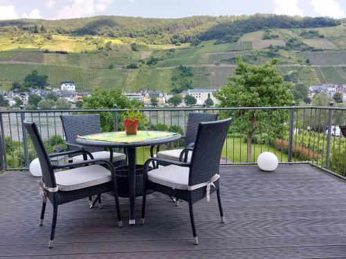 Zum Blauglockenbaum in Zell Mosel, Deutschland