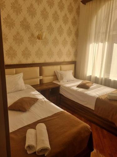 2 bedrooms, 3 beds