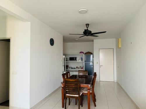 850m² 3 slaapkamer, 2 privé badkamer Appartement in Semenyih (Ecohill homestay) in Semenyih