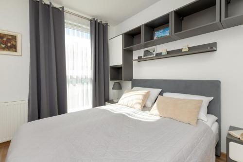 Baltic & Forest Gdynia Apartment with Parking by Noclegi Renters – khách sạn tại Chwarzno