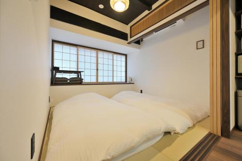 Three-Bedroom Townhouse image 9