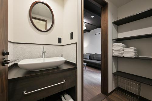 Three-Bedroom Townhouse image 4