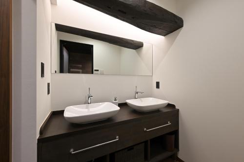 Three-Bedroom Townhouse image 5