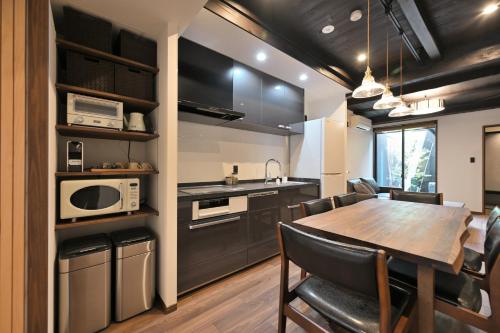 Three-Bedroom Townhouse image 8