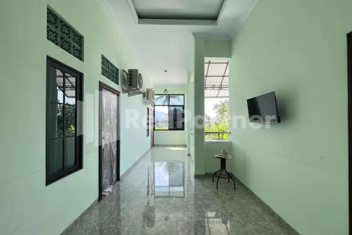 Trubus Guesthouse Syariah Magelang Mitra Reddoorz - Magelang