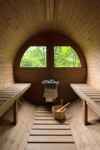 ซาวน่า, Dacza Puchacza Glamping in ซาลอม