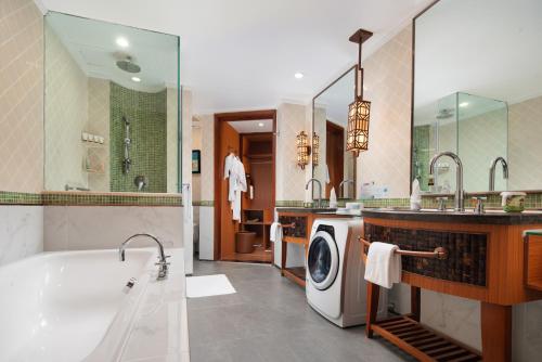 room detail thumbnail 2