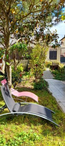 Garden, Small Town House with private parking and access to garden, near Paris and all public transport in La Courneuve