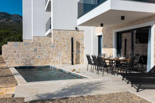 周邊環境, Beachfront Escape Villa Nevera in 瑟里尼