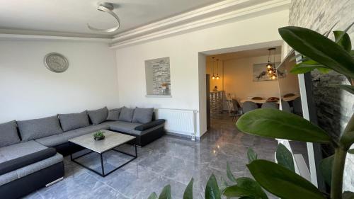 Koplietošanas atpūtas telpa ar TV, Holiday Home Leon - Imotski - Makarska in Drum