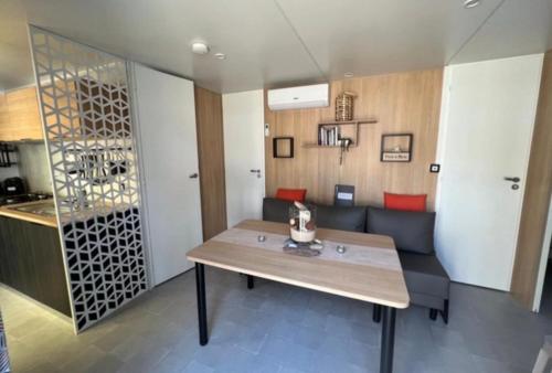 Mobil home climatisé très récent tout confort 6 personnes Mobil home climatisé très récent tout confort 6 personnes