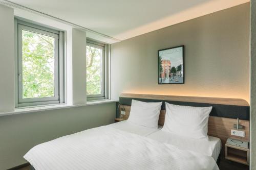 Double Room image 10