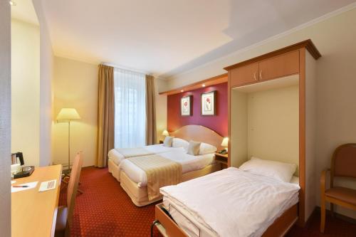 Triple Room image 5