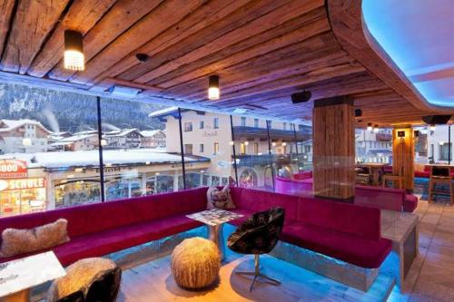 Partyhouse HARAKIRI stay DIFFERENT 60 seconds to MOUNTAINS! Free PARKING! Self CHECK-IN in Mayrhofen
