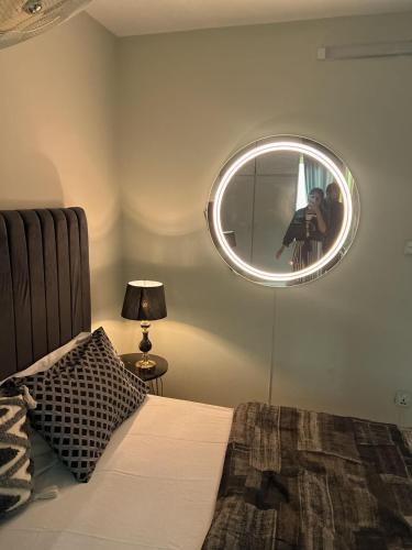 Luxury 1Bed Private Condo - image 2