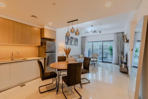 New I Modern I 1BDR I 17 Icon Bay Tower 2 - image 6