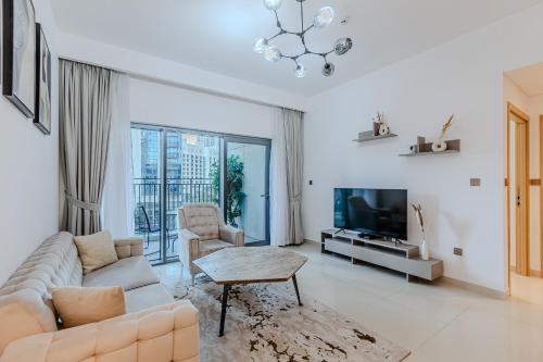 New I Modern I 1BDR I 17 Icon Bay Tower 2 - image 3