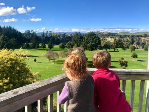 สนามกอล์ฟ (ในที่พัก), Ohingaiti Farm Cottage in มังกาเวคา