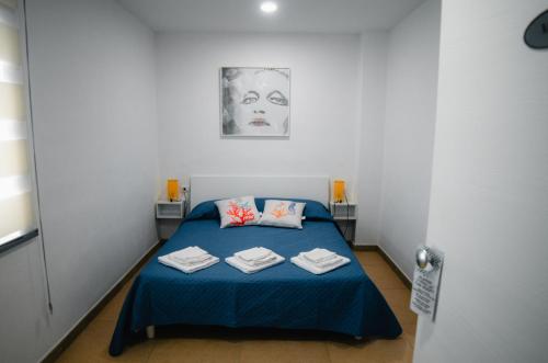 1 double bed, 1 twin bed