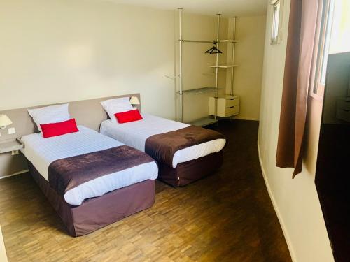 Standing Hotel Suites by Actisource - image 3