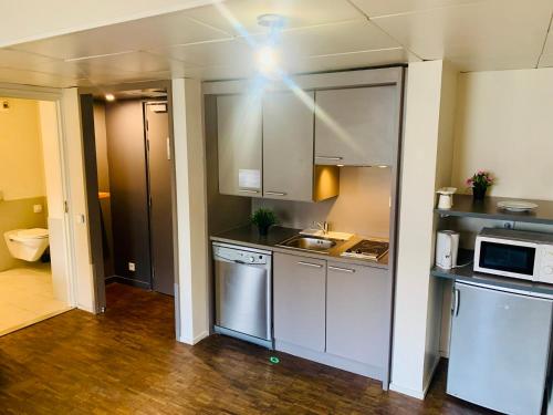 Standing Hotel Suites by Actisource - image 8