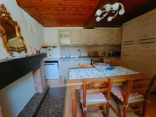 virtuve, Casa Vacanze IL BOSCACCIO "Casa Serena" in Vergemoli