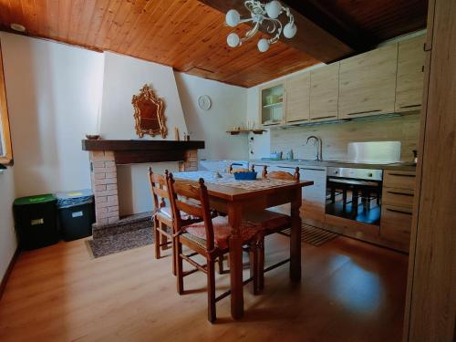 virtuve, Casa Vacanze IL BOSCACCIO "Casa Serena" in Vergemoli