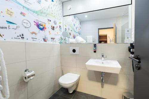 Best Western Plus Crown Hotel - image 7