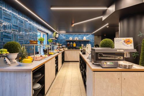 Best Western Plus Crown Hotel - main image