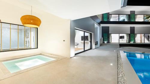 Villa Murano - Luxury with Panoramic Sea Views thumbnail 4
