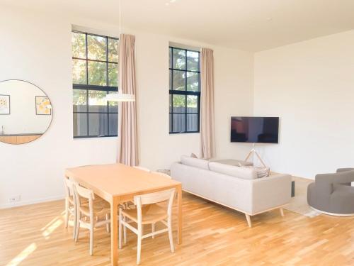 Cozy and Bright Apartments with Private Car Park 1