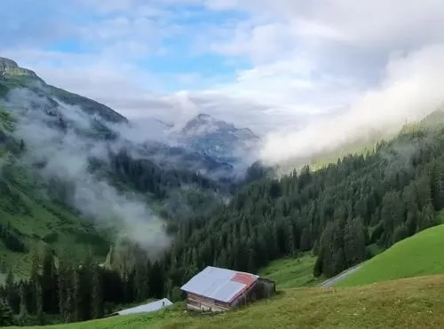 Älpler Stuba Appartements am Lärchenhof in Warth am Arlberg, Österreich