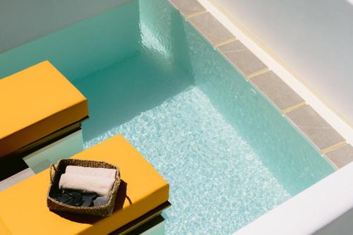 Mr & Mrs White Paros Suites & More - Paros