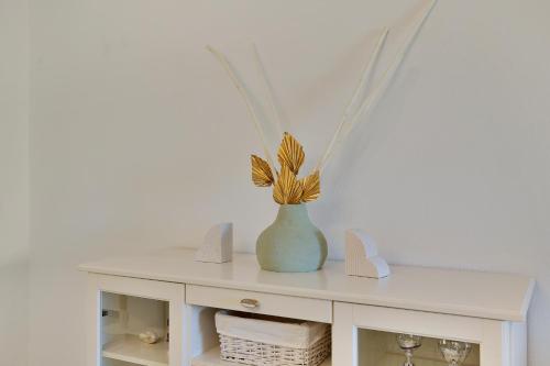 2 Bedroom Apartment in Medina Garden - Puerto Banús - image 9