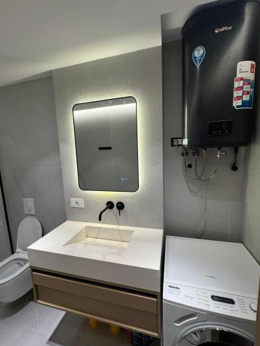 One-Bedroom Apartment image 2