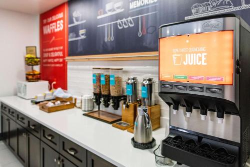 Hampton Inn & Suites Effingham - image 2