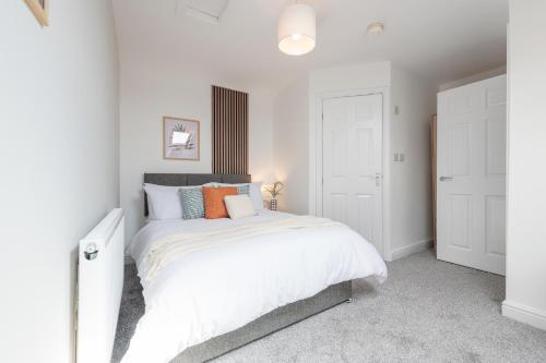 Modern Salford 3 Bedroom House, 3 Bathroom, Easy Manchester Access, Ideal for Contractors & Long Stays - NordStay, Manchester (photo 3)