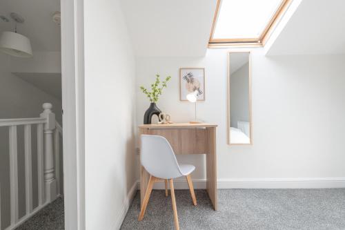 Modern Salford 3 Bedroom House, 3 Bathroom, Easy Manchester Access, Ideal for Contractors & Long Stays - NordStay, Manchester (photo 10)