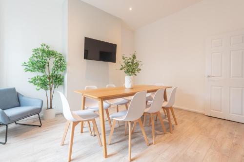 Modern Salford 3 Bedroom House, 3 Bathroom, Easy Manchester Access, Ideal for Contractors & Long Stays - NordStay, Manchester (photo 5)