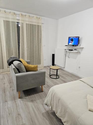 Studio cosy situé à Bois Colombes (Studio cosy situe a Bois Colombes) in Буа-Коломб