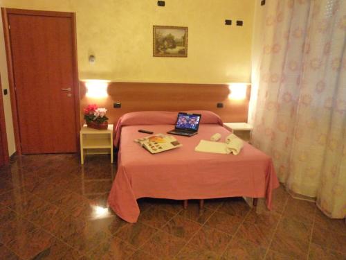 2 twin beds