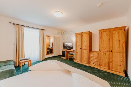 Post Seefeld - Wellnesshotel Tirol Room Type - Comfort Double Room with Mountain View and Balcony