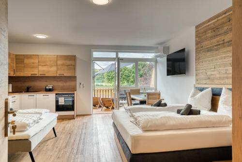 1 queen bed, 1 sofa bed