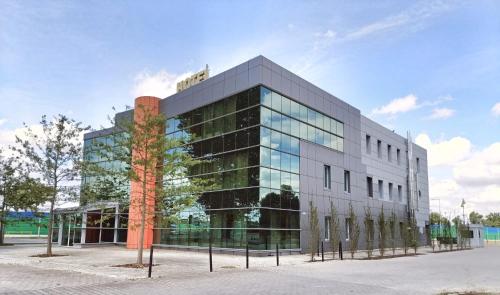 . Hotel i Restauracja w Luboniu